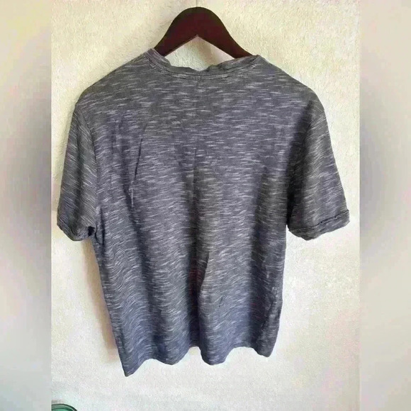 Perry Ellis Men’s Performance Grey V-Neck Tee Shirt
Size: Large - Picture 3 of 4